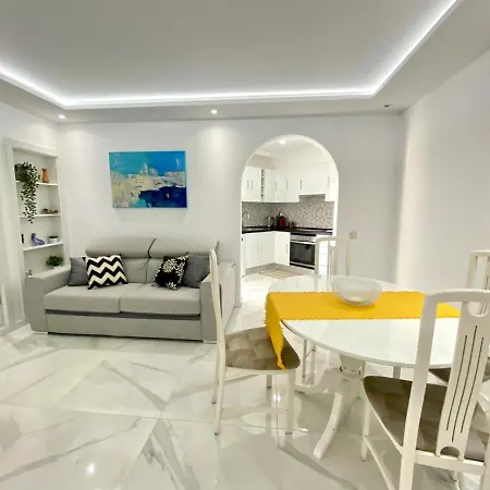 Crystal By Homing Апартаменти *