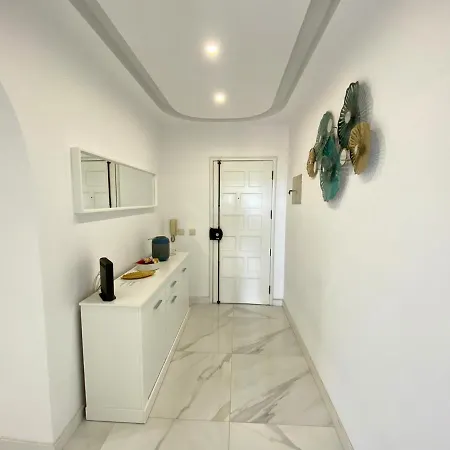 Crystal By Homing Apartment