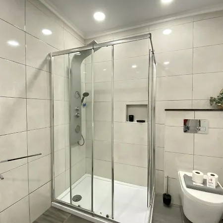 Crystal By Homing Apartment